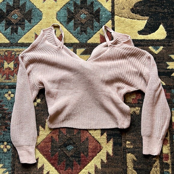 Soft pale pink front/back crop sweater - Picture 2 of 3